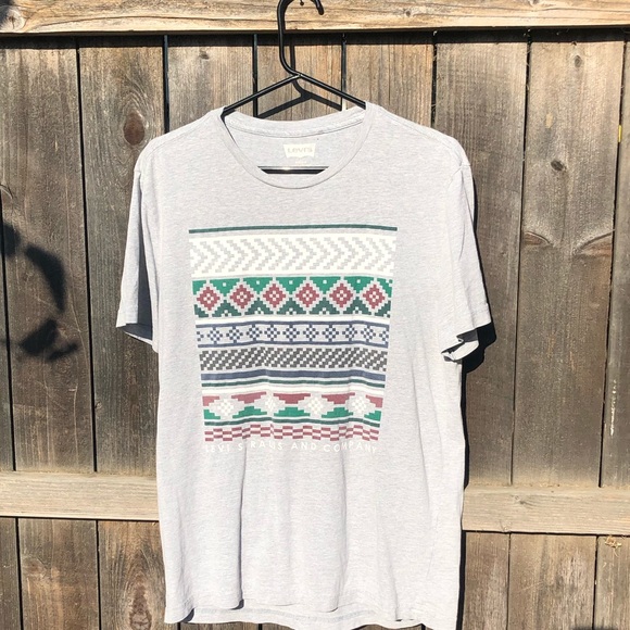 Levi's Other - Levi pattern graphic tee